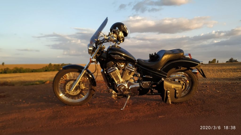 Motocicleta Honda Shadow 600 de placa CTT-5H72 foi furtada no Centro de Cascavel