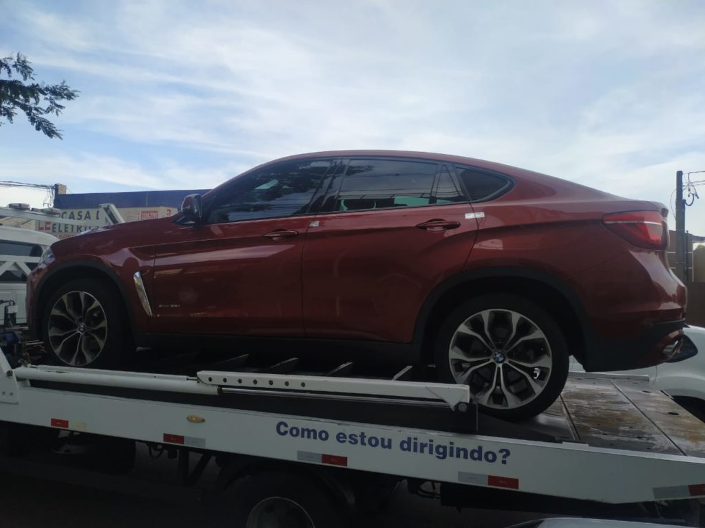 Cettrans apreende BMW com R$ 34 mil em débitos no Centro de Cascavel