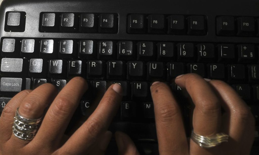 Criminosos chantageiam vítimas dizendo ter imagens íntimas e histórico de sites pornôs acessados