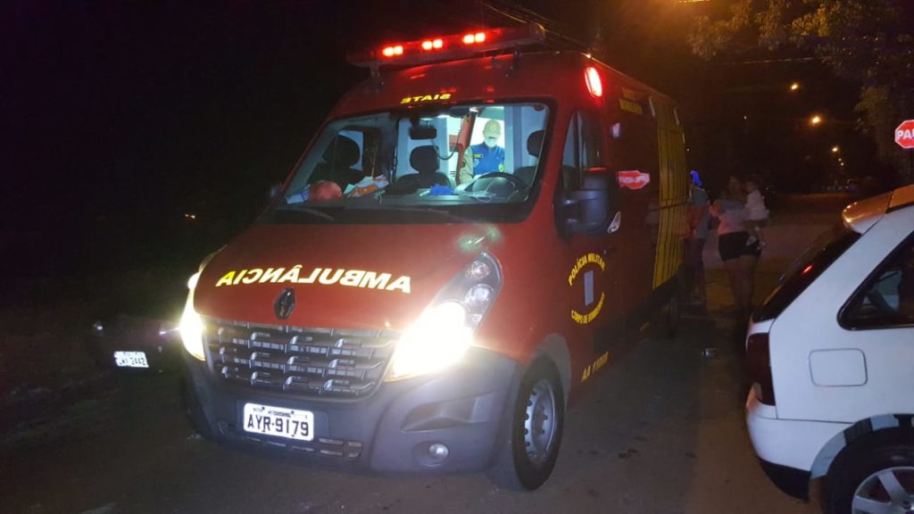 Motociclista tem luxação em ombro ao sofrer queda no Bairro Esmeralda