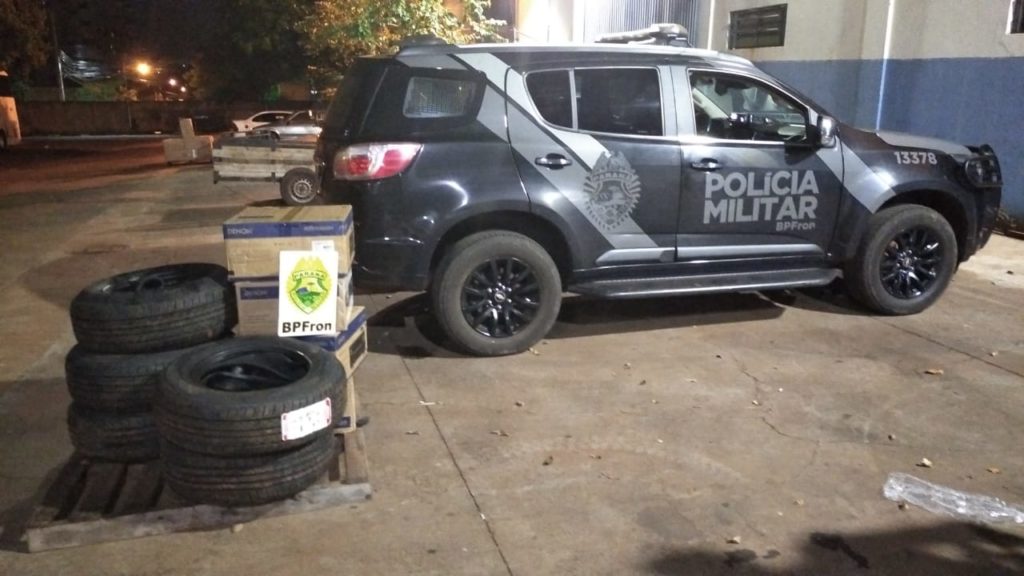 Pneus são apreendidos em porto clandestino de Foz do Iguaçu