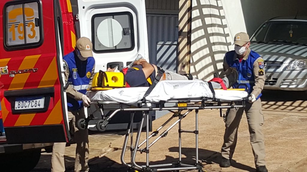 Idoso é socorrido ao cair de escada no Centro
