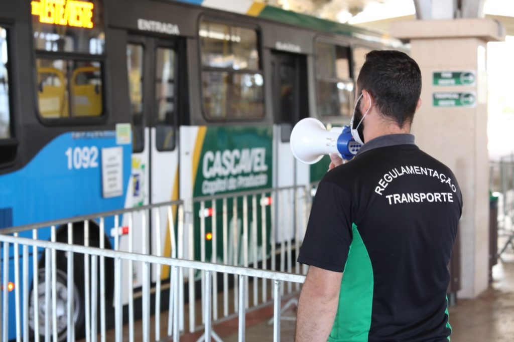 Linhas do transporte coletivo voltam a funcionar até 23h na próxima segunda-feira
