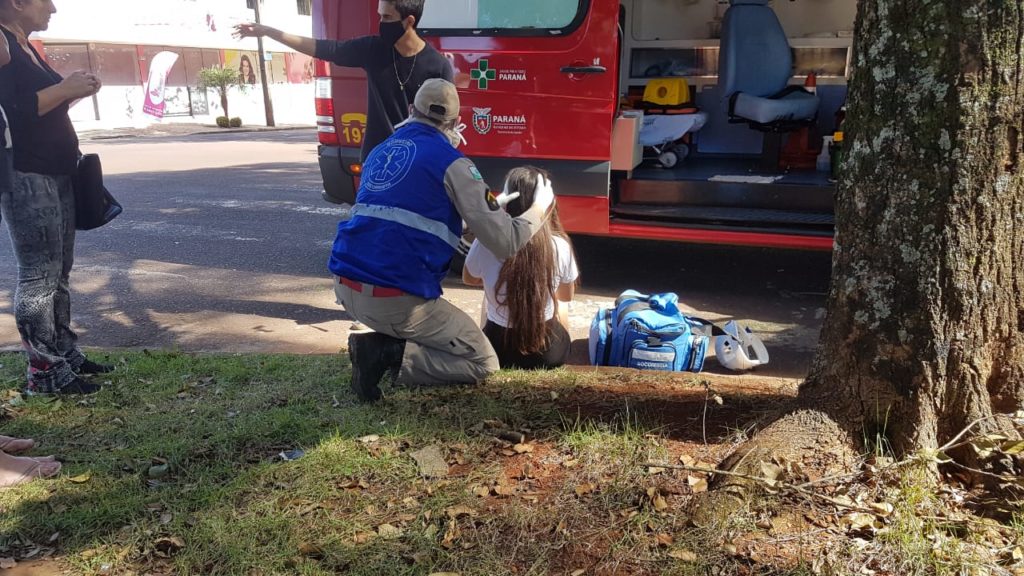 Duas pessoas ficam feridas em acidente com moto na Rua Paraná