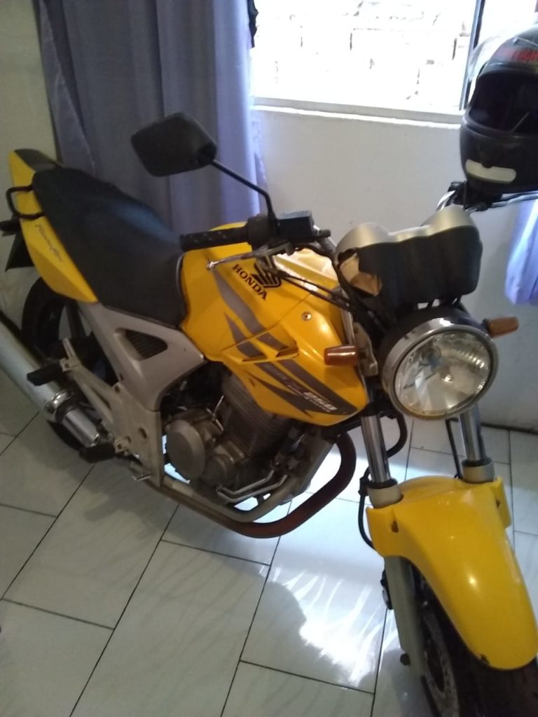 Honda Twister de placa INS-6229 foi furtada no Conjunto Riviera