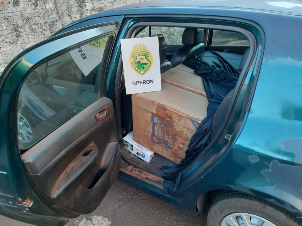 BPFron apreende carro carregado com 600 pacotes de cigarros contrabandeados em Toledo