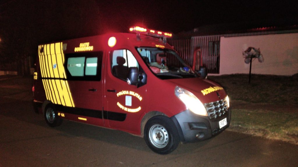 Mulher pisa em caco de vidro e fica ferida no Bairro Santa Cruz