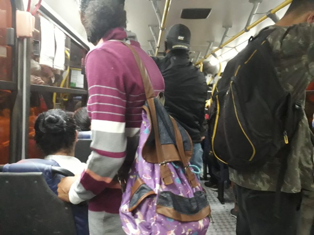 ‘Nunca me senti tão suja quanto hoje’: jovem denuncia caso de assédio em ônibus do transporte coletivo