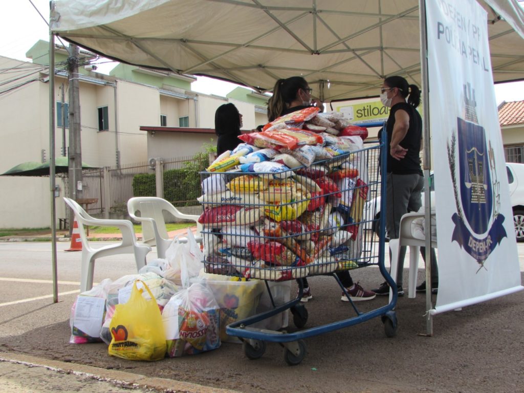 Depen de Cascavel arrecada 850 kg de alimentos e 50 cestas básicas para doação