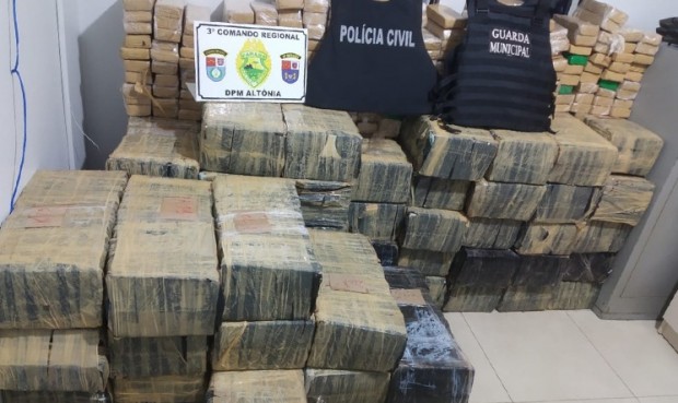 Polícia Civil apreende 1.360 quilos de maconha em Altônia nesta segunda Imagem referente a Polícia Civil apreende 1.360 quilos de maconha em Altônia nesta segunda