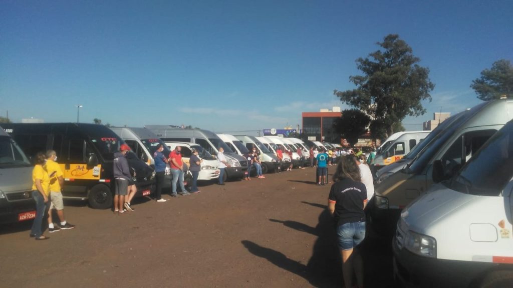 Prefeitura anuncia auxílio para motoristas de vans escolares
