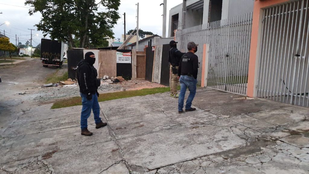 Polícia Civil cumpre mandados contra envolvidos em furtos de veículos