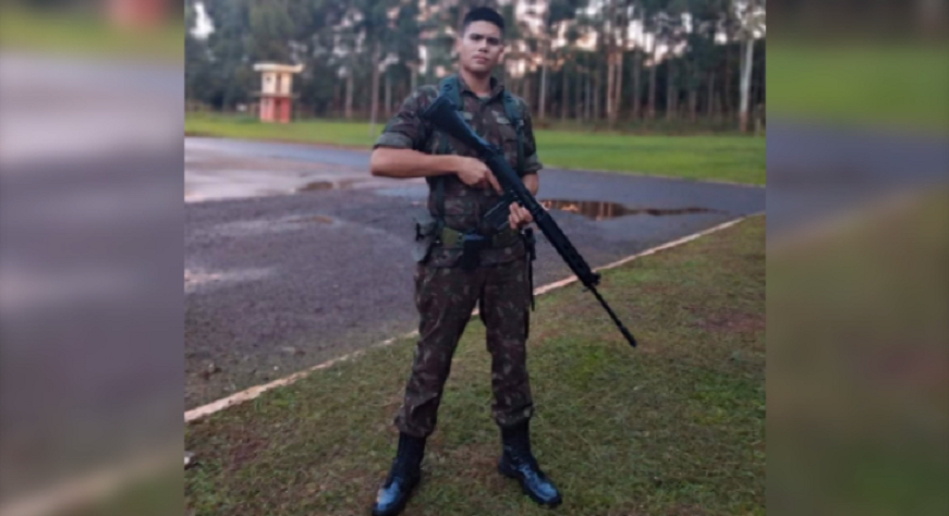 Pai de jovem que faleceu em UPA contesta Secretaria da Saúde e afirma que o filho nunca teve dengue Imagem referente a Pai de jovem que faleceu em UPA contesta Secretaria da Saúde e afirma que o filho nunca teve dengue