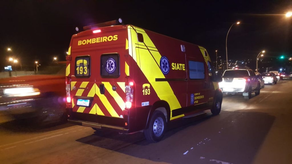 Vítima de acidente deixa local antes da chegada do Siate no Bairro Cataratas
