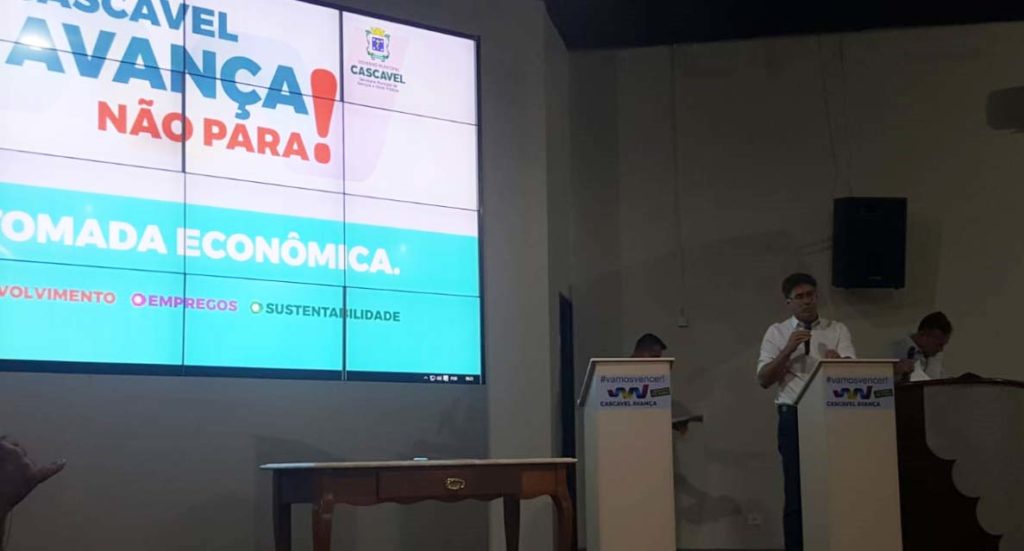 Prefeito assina estudo de retomada econômica e anuncia obras para estimular desenvolvimento da cidade Prefeito assina estudo de retomada econômica e anuncia obras para estimular desenvolvimento da cidade