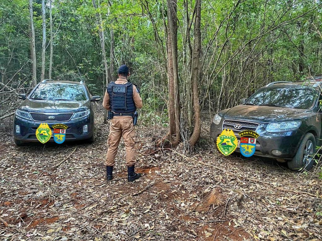 BPFron detém trio e apreende cigarros contrabandeados; prejuízo aos criminosos é de R$ 345 mil BPFron detém trio e apreende cigarros contrabandeados; prejuízo aos criminosos é de R$ 345 mil