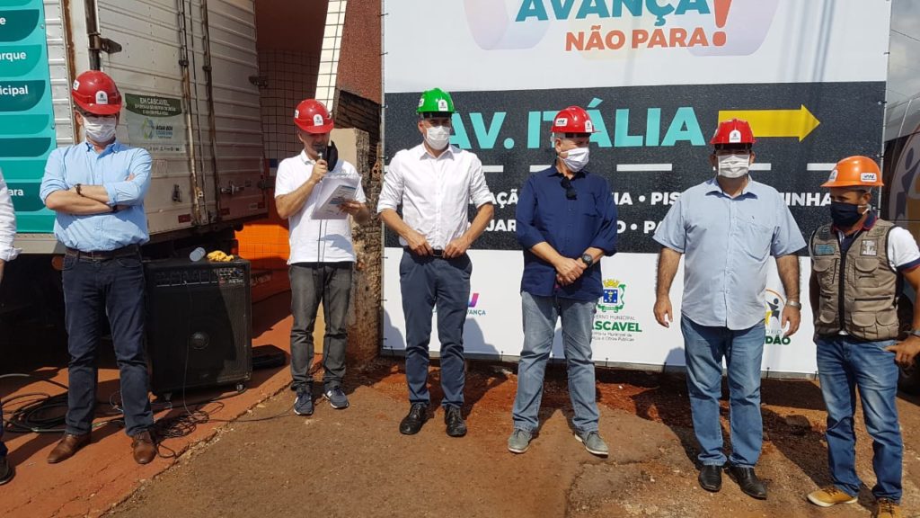 Prefeitura assina contrato com empresa para revitalização da Rua Itália