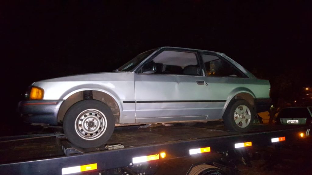 PM encontra veículo Escort, que havia sido furtado
