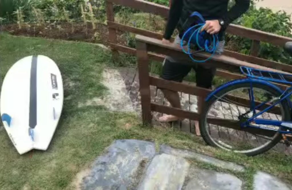 Surfista é detido em Matinhos por desrespeitar decreto que proíbe acesso à praia