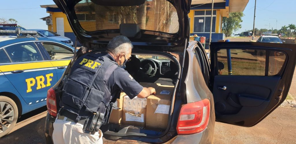 PRF apreende cigarros em estrada vicinal, após tentativa de desviar da fiscalização PRF apreende cigarros em estrada vicinal, após tentativa de desviar da fiscalização