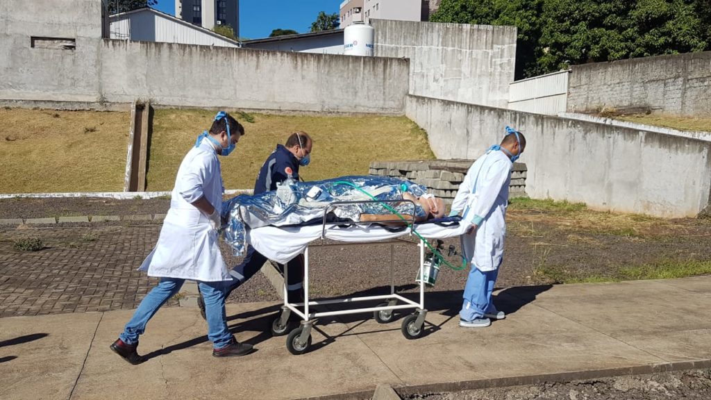 Idoso de 77 anos é trazido de helicóptero a Cascavel