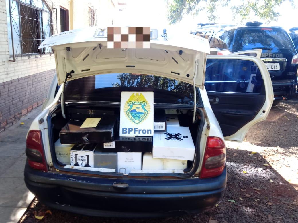 Barracão: BPFron apreende carro carregado com caixas de vinho; motorista conseguiu fugir à pé Imagem referente a Barracão: BPFron apreende carro carregado com caixas de vinho; motorista conseguiu fugir à pé