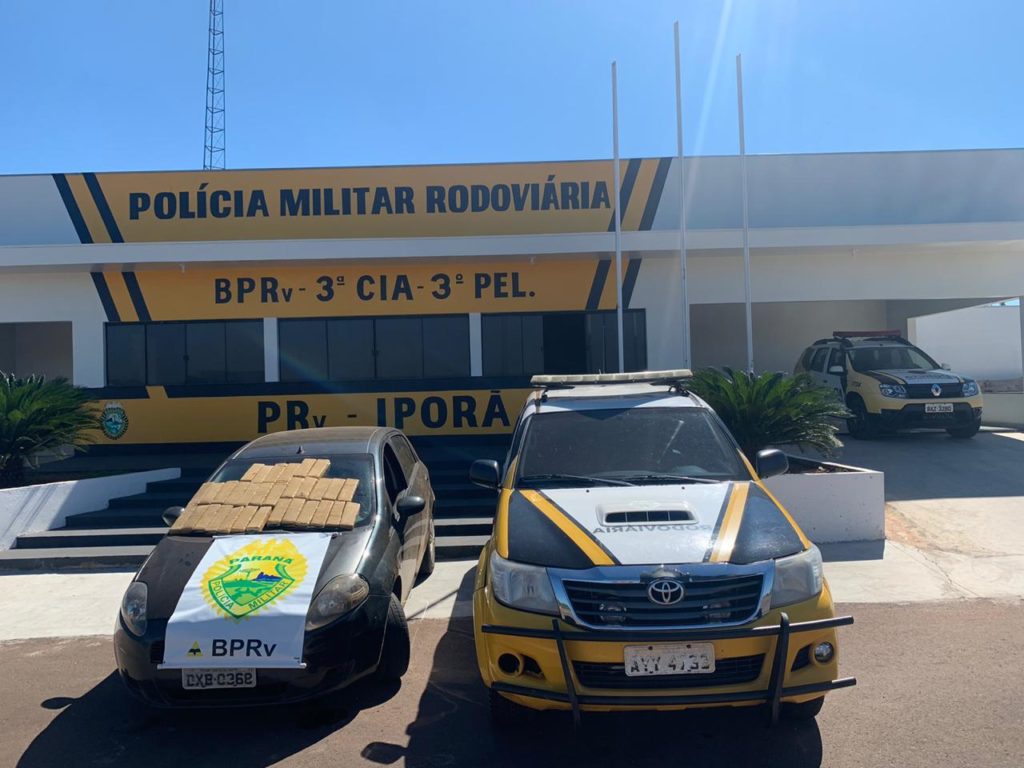 Após acompanhamento tático pela PR-323 e estradas rurais, PRE apreende carro e 24 kg de maconha