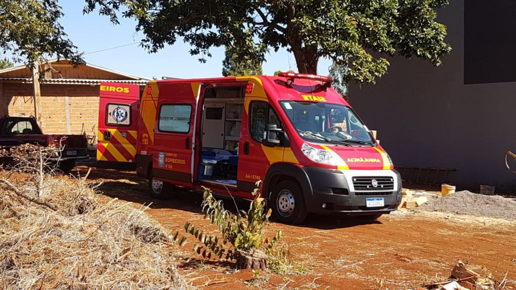 Homem fratura o antebraço ao cair de andaime no Bairro Floresta Homem fratura o antebraço ao cair de andaime no Bairro Floresta