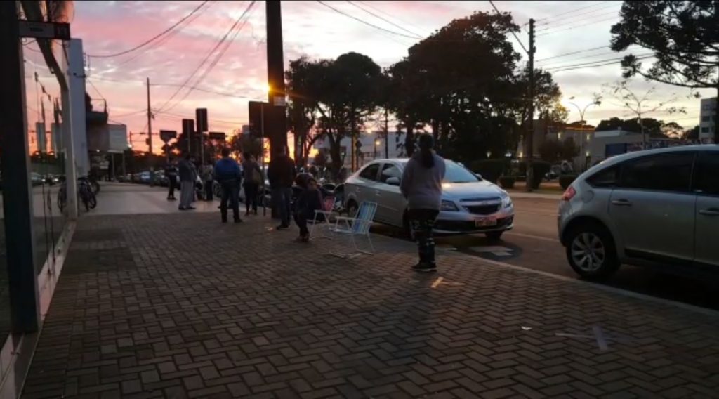 Caixa orienta que não é necessário ‘madrugar’ na fila para receber o auxílio emergencial