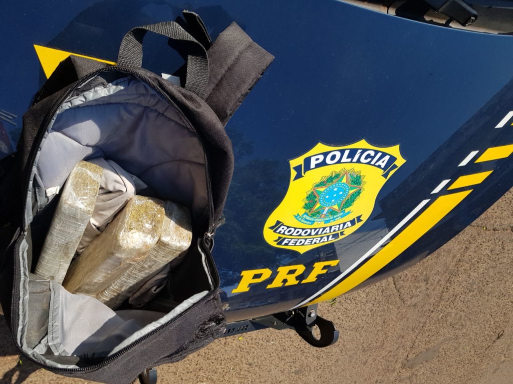Passageiro de carro de aplicativo é flagrado pela PRF transportando maconha em Foz do Iguaçu