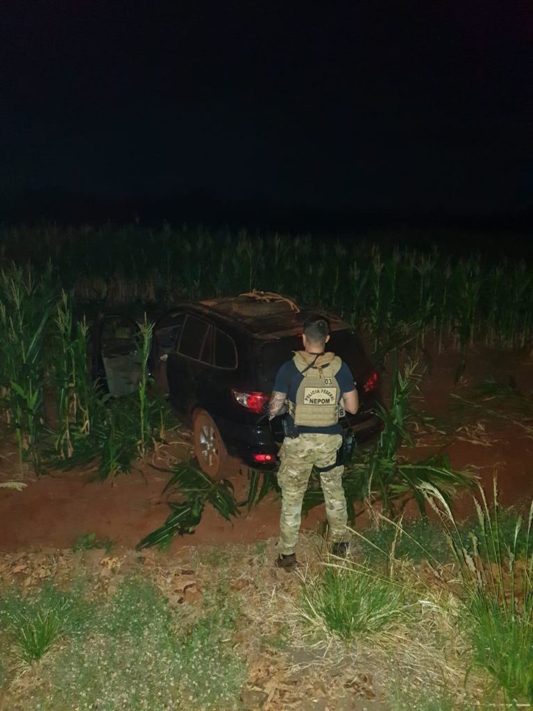 Policiais realizam apreensão de dois veículos carregados com cigarros em Terra Roxa