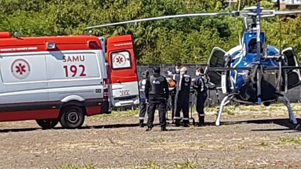 Homem tem o braço amputado após acidente envolvendo trator, em Juvinópolis
