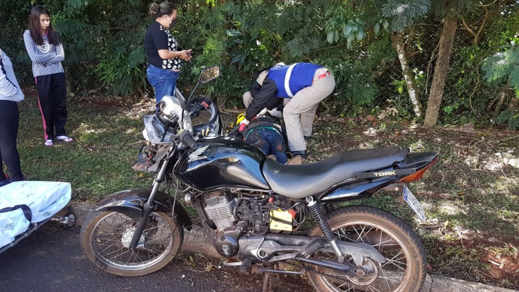 Homem é socorrido ao cair de moto na Região do Lago