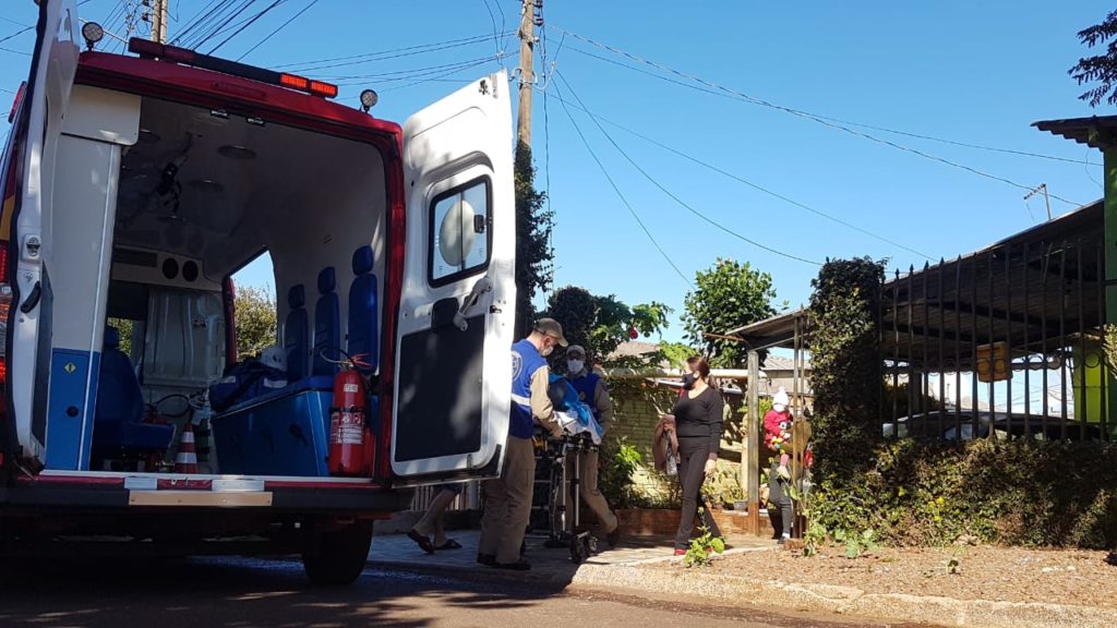 Homem fica ferido ao cair de escada no Bairro Bela Vista