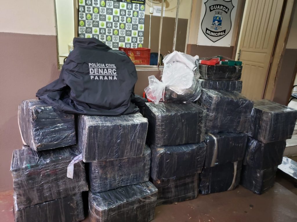 Denarc apreende quase duas tonelada de maconha e prende quatro pessoas em Foz do Iguaçu