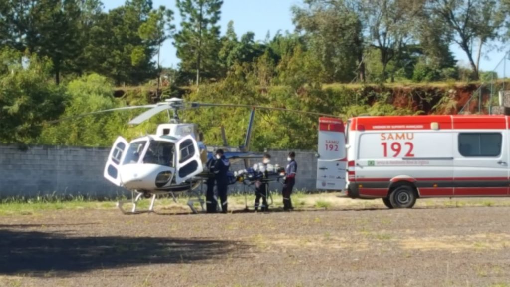 Motorista que ficou preso às ferragens em acidente é trazido de helicóptero a Cascavel