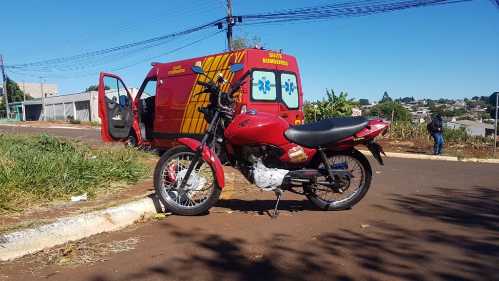 Motociclista de 22 anos fica ferido em acidente no Santo Onofre
