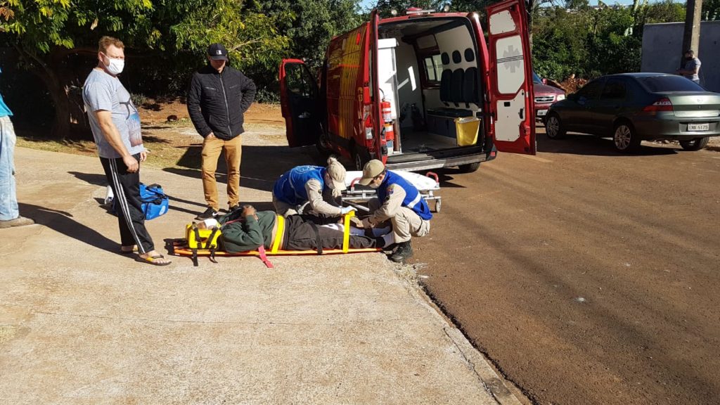 Homem é socorrido ao cair em calçada no Santa Cruz