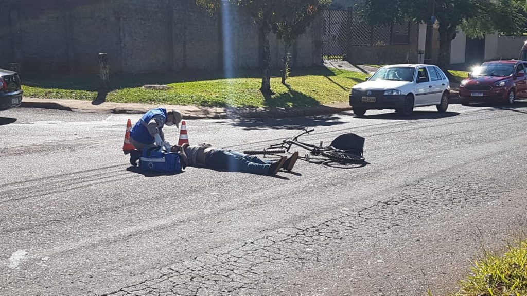 Siate atende ciclista ferido após colisão com carro na Avenida Piquiri, no São Cristóvão