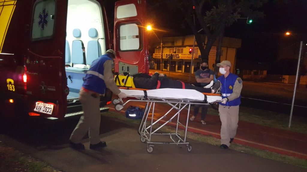 Mulher fica ferida após cair de bicicleta na Av. Tancredo Neves