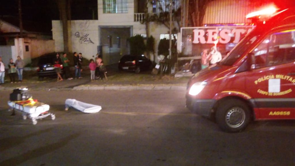 Idoso morre atropelado em Curitiba e motociclista foge do local