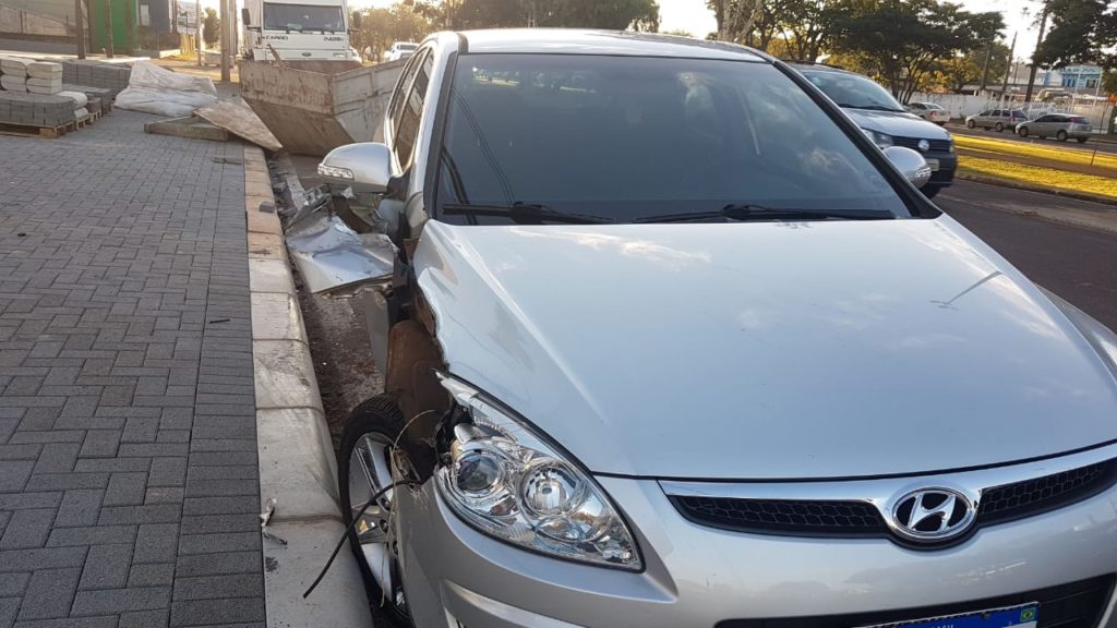 Homem é detido por embriaguez ao volante após acidente na Av. Tancredo Neves