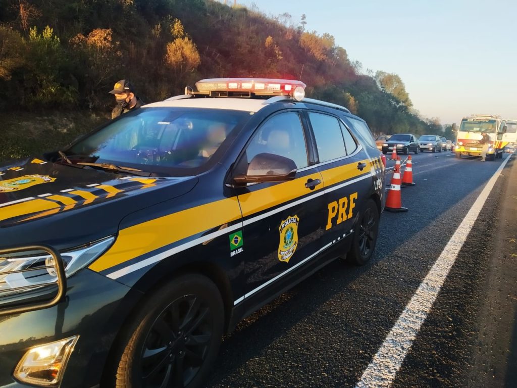 Pedestre tenta atravessar BR-277 e morre atropelado