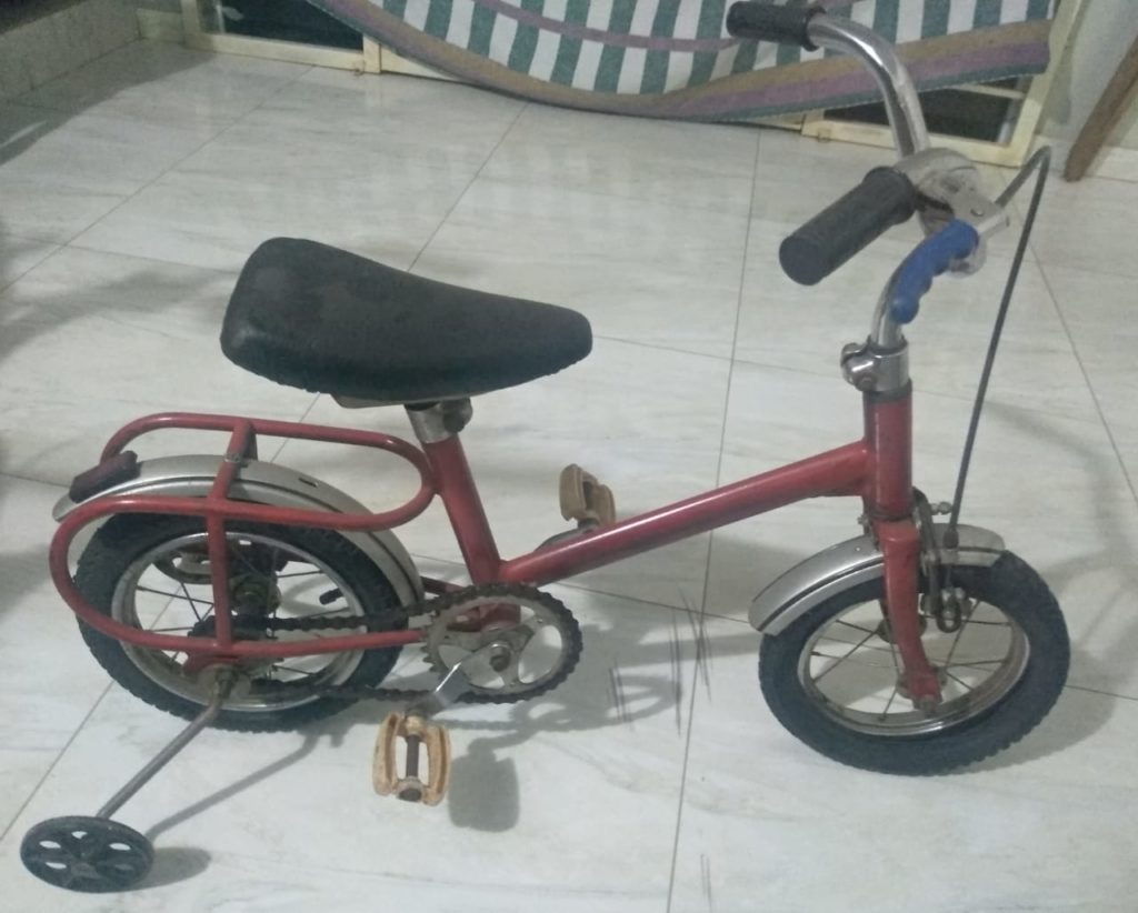 Bicicleta Caloi é furtada de veículo no Bairro Nova Cidade