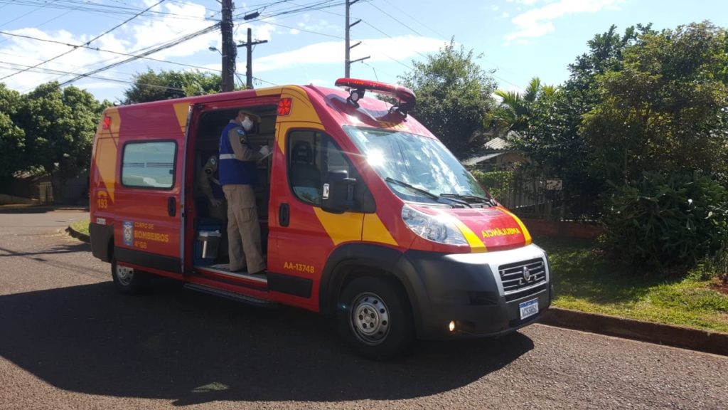 Homem é socorrido após acidente doméstico com faca, no Bairro Floresta
