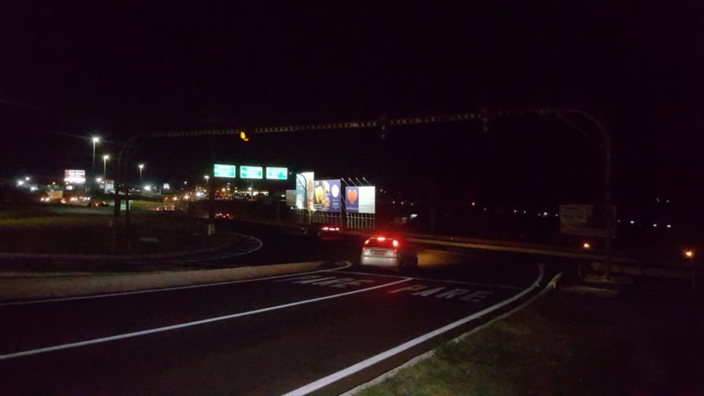 Semáforos ‘intermitentes’ exigem atenção de motoristas no Trevo Cataratas