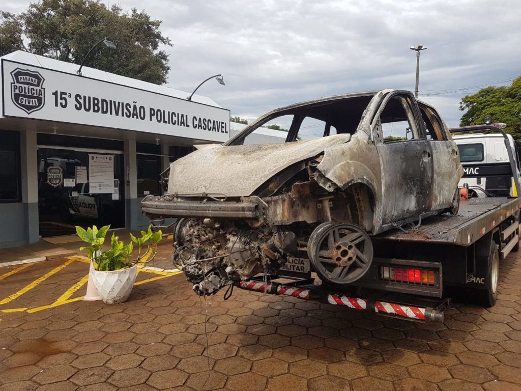 Fiesta que foi destruído por incêndio é encontrado às margens da BR-163