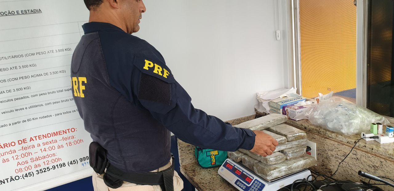 PRF apreende em Santa Terezinha de Itaipu drogas em ônibus Imagem referente a PRF apreende em Santa Terezinha de Itaipu drogas em ônibus