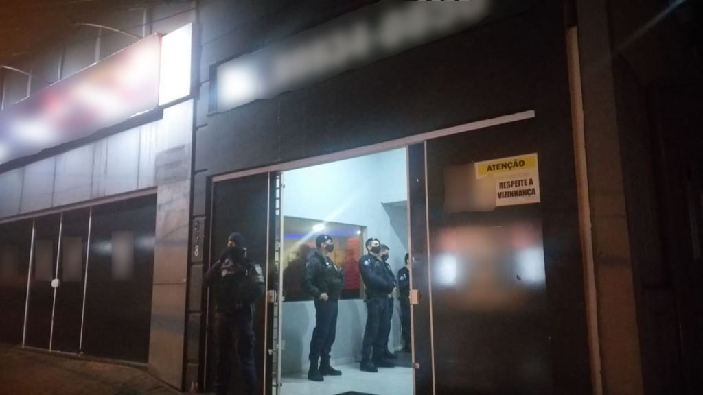 Tabacaria encerra expediente após “visita” da GM e Secretaria de Saúde, no Centro