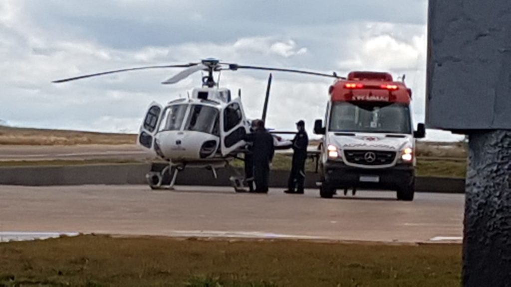 Criança que se queimou com líquido corrosivo é transferida para Londrina